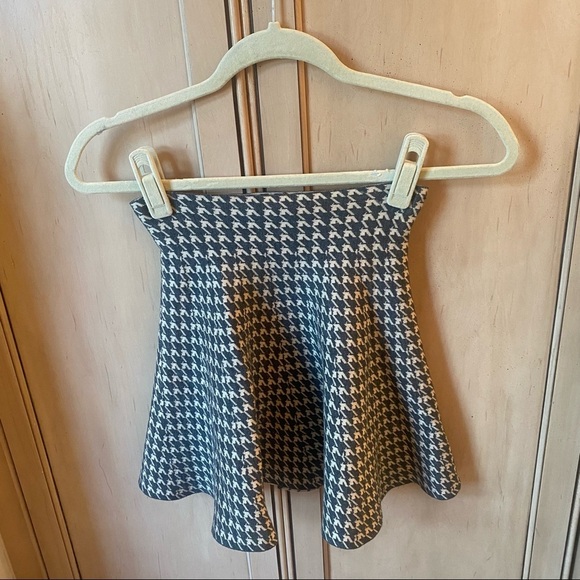 Houndstooth Skirt - Picture 5 of 11